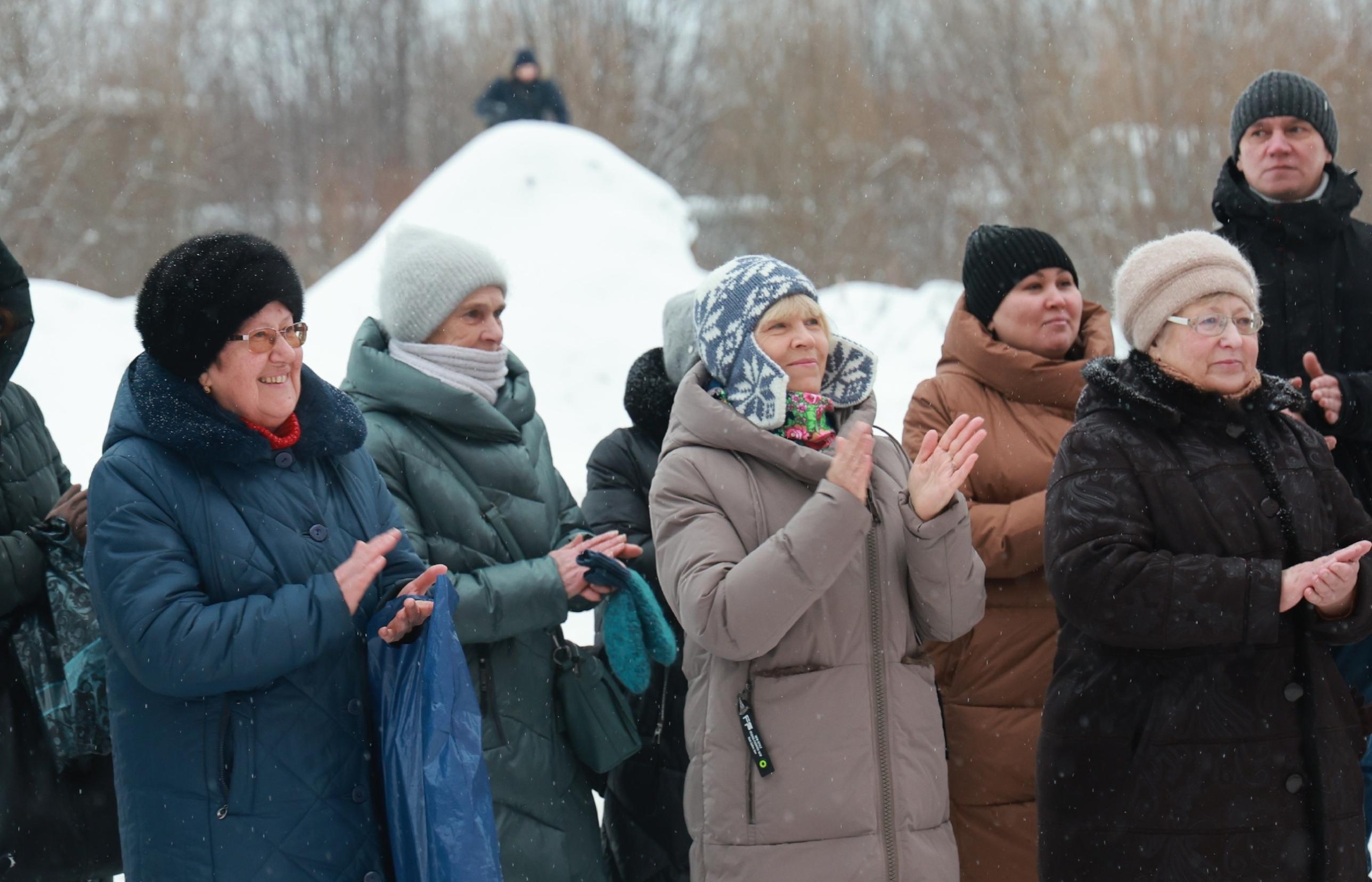 В Архангельске жильцы получили ключи от квартир в доме на улице Карпогорской